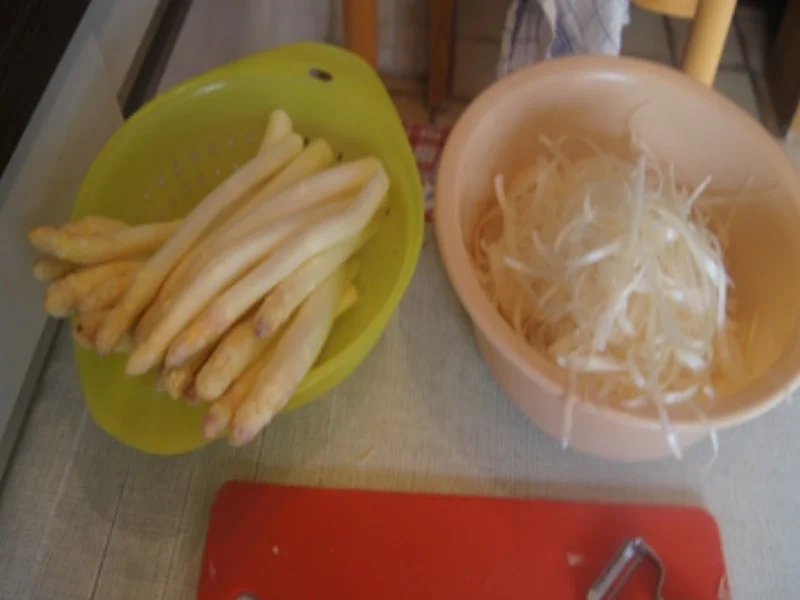 Spargel mit Schollenfilet und Rahm-Drillingen - Rezept - Bild Nr. 4