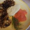 Spargel-Kartoffel-Rösti mit Wildlachs und Crème Fraîche-Honig-Senf-Sauce - Rezept - Bild Nr. 17422
