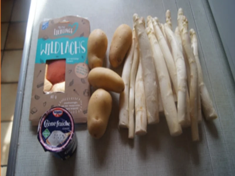 Spargel-Kartoffel-Rösti mit Wildlachs und Crème Fraîche-Honig-Senf-Sauce - Rezept - Bild Nr. 17423