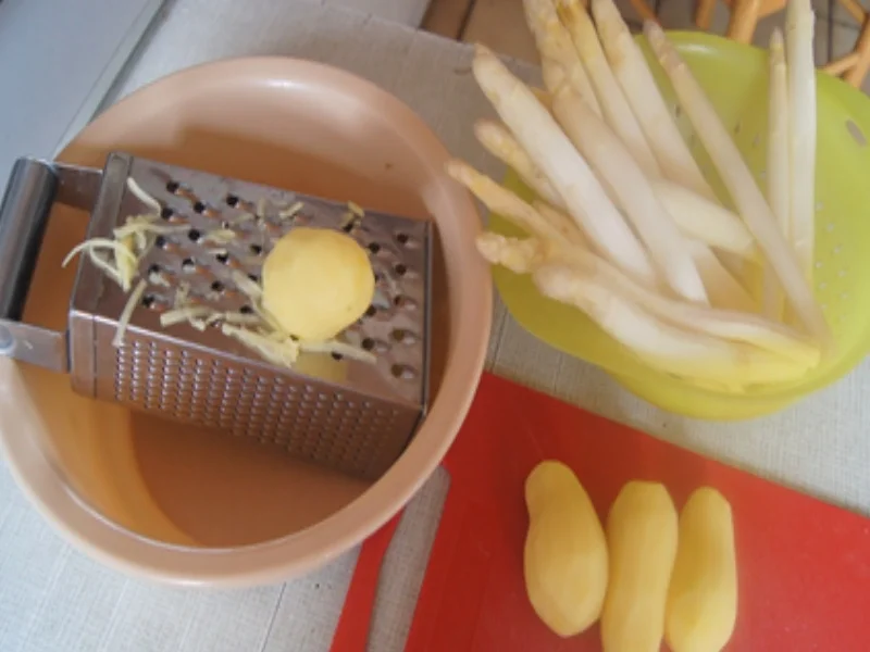 Spargel-Kartoffel-Rösti mit Wildlachs und Crème Fraîche-Honig-Senf-Sauce - Rezept - Bild Nr. 17425