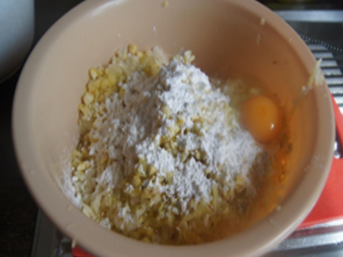 Spargel-Kartoffel-Rösti mit Wildlachs und Crème Fraîche-Honig-Senf-Sauce - Rezept - Bild Nr. 17427