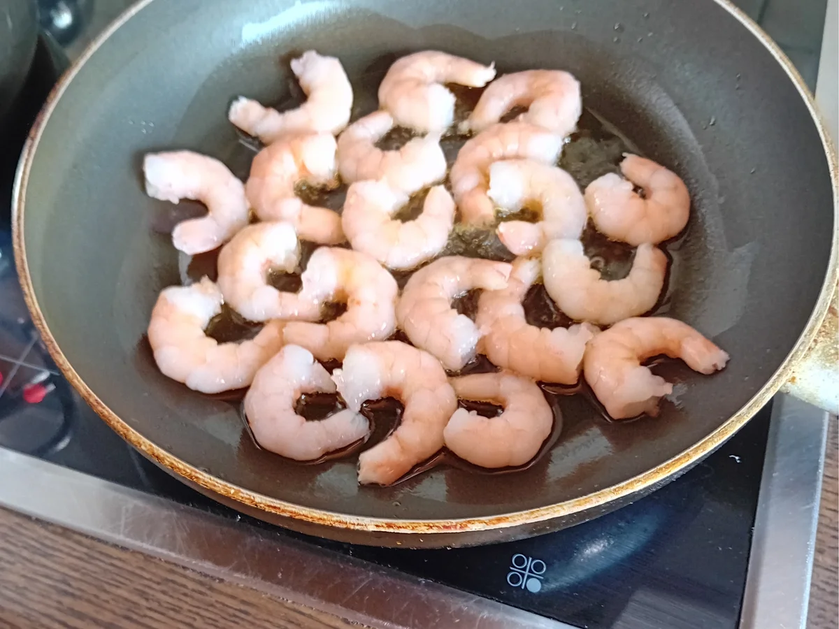 Spaghetti mit Kräuter-Pesto und Garnelen - Rezept - Bild Nr. 4