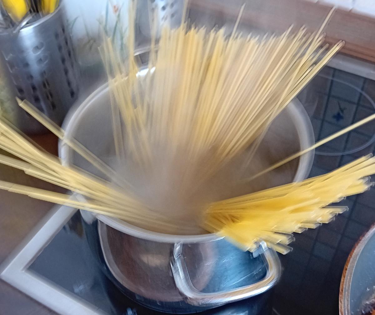 Spaghetti mit Kräuter-Pesto und Garnelen - Rezept - Bild Nr. 6