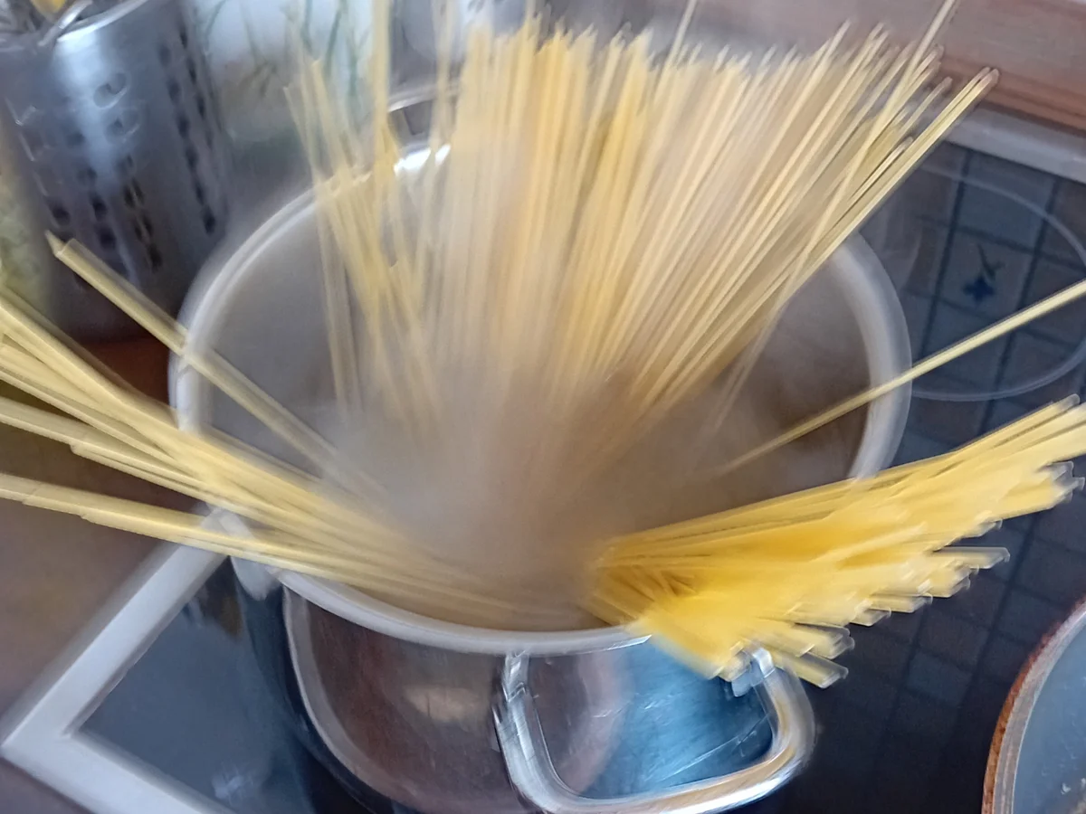 Spaghetti mit Kräuter-Pesto und Garnelen - Rezept - Bild Nr. 6