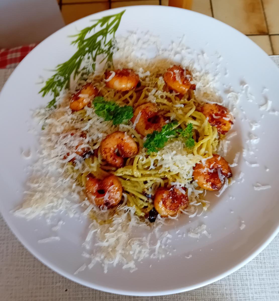 Spaghetti mit Kräuter-Pesto und Garnelen - Rezept - Bild Nr. 7