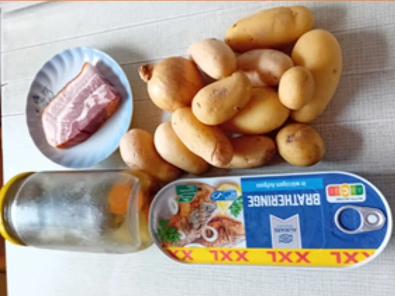 Brathering mit herzhaften Speck-Bratkartoffeln und Gewürzgurke - Rezept - Bild Nr. 17423