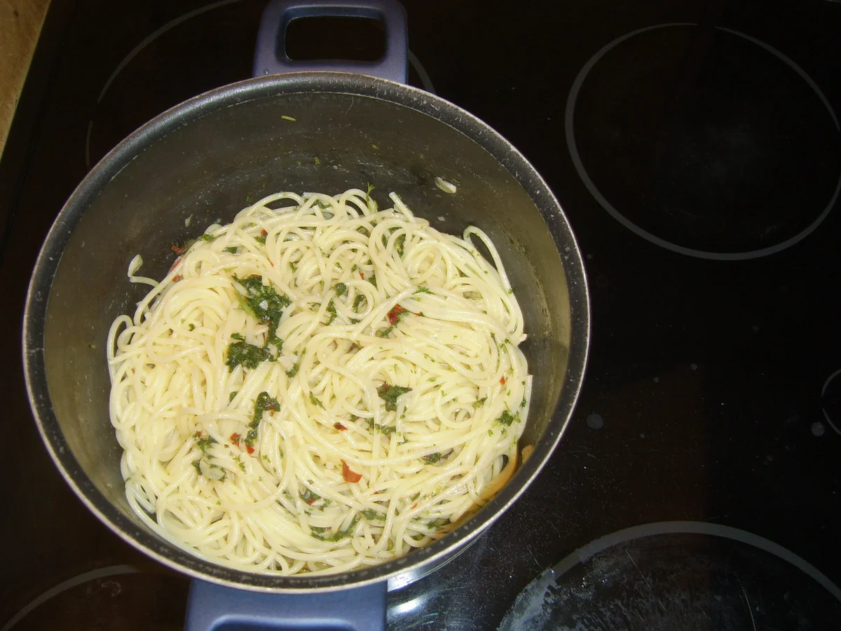 Rezept: Spaghetti aglio e olio Bild Nr. 17447 Spaghetti aglio e olio - Rezept - Bild Nr. 17447