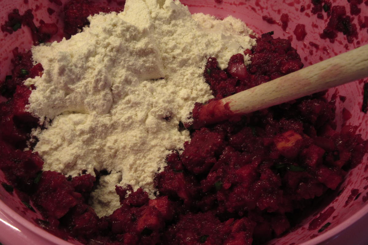 Knödel: Rote-Bete-Knödel auf Lauchgemüse - Rezept - Bild Nr. 17450