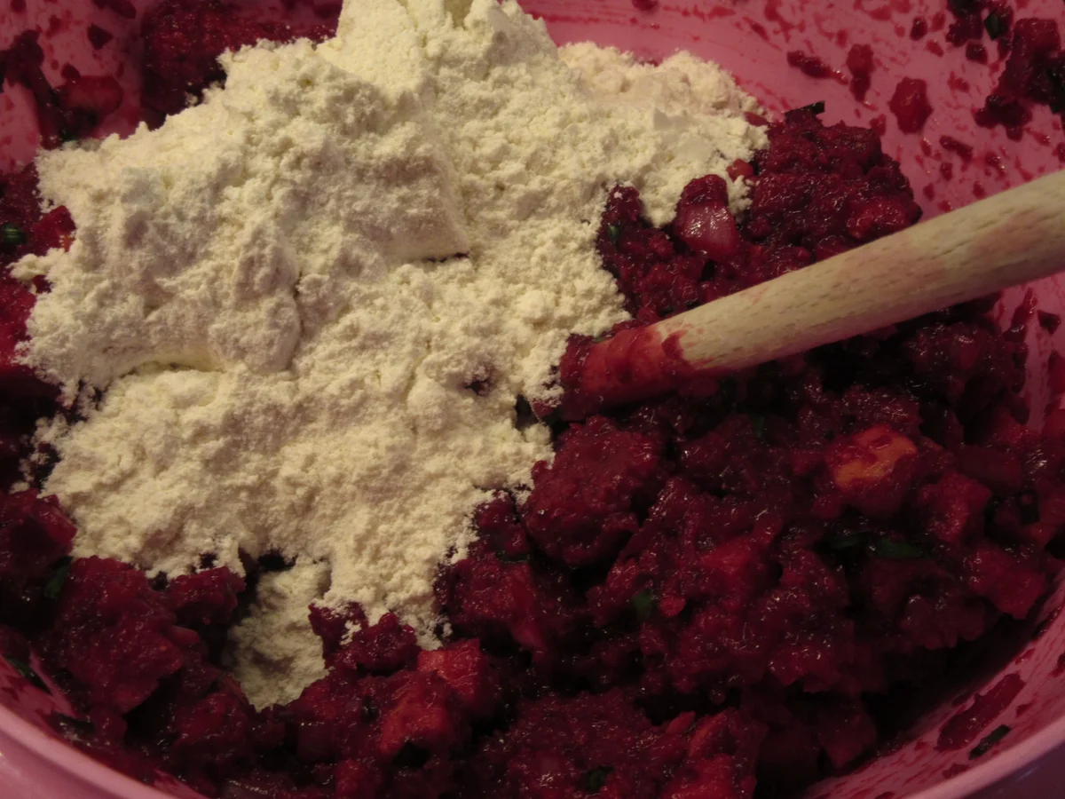 Knödel: Rote-Bete-Knödel auf Lauchgemüse - Rezept - Bild Nr. 17450