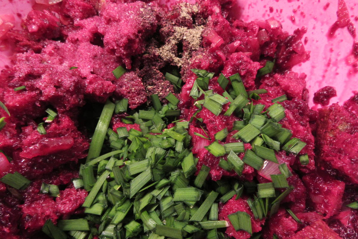 Knödel: Rote-Bete-Knödel auf Lauchgemüse - Rezept - Bild Nr. 17451