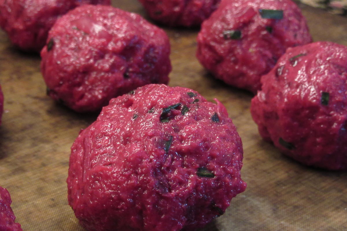 Knödel: Rote-Bete-Knödel auf Lauchgemüse - Rezept - Bild Nr. 17452