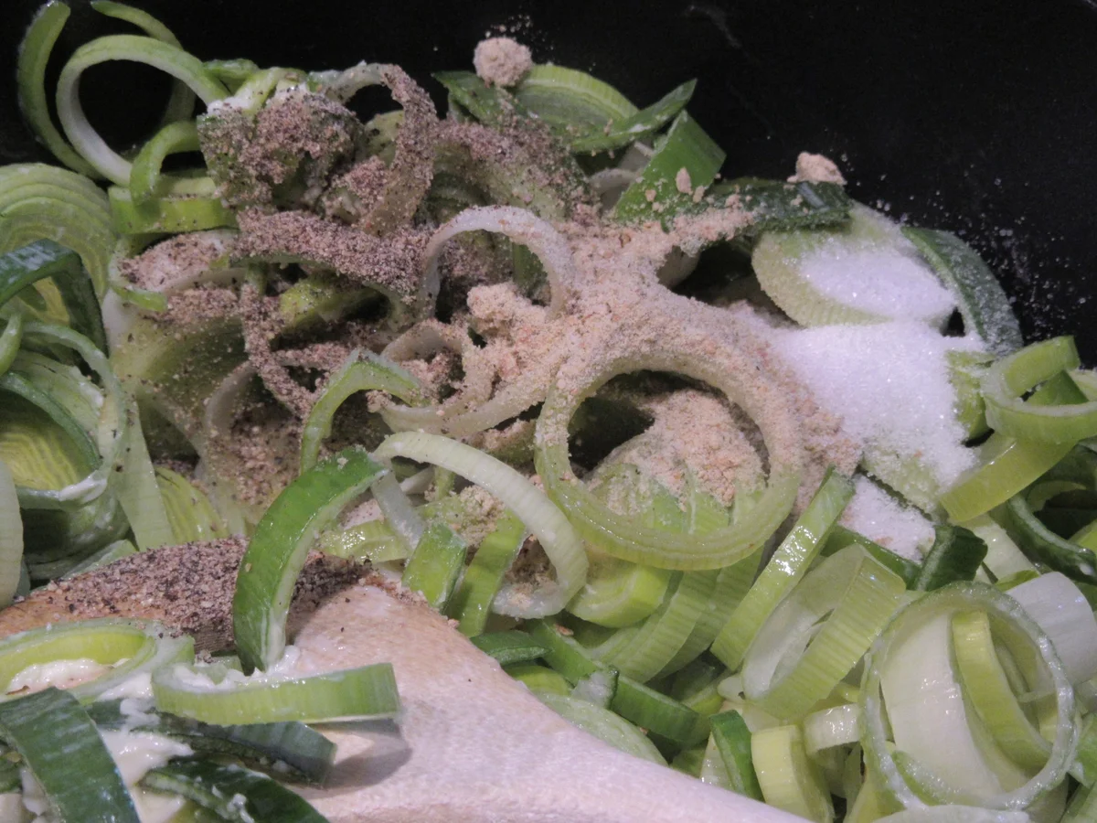 Knödel: Rote-Bete-Knödel auf Lauchgemüse - Rezept - Bild Nr. 17455