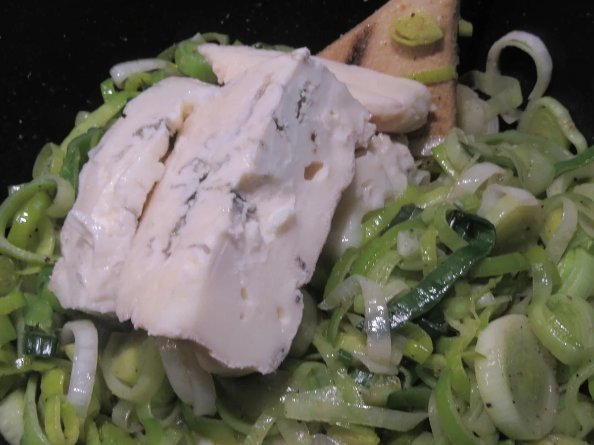 Knödel: Rote-Bete-Knödel auf Lauchgemüse - Rezept - Bild Nr. 17456