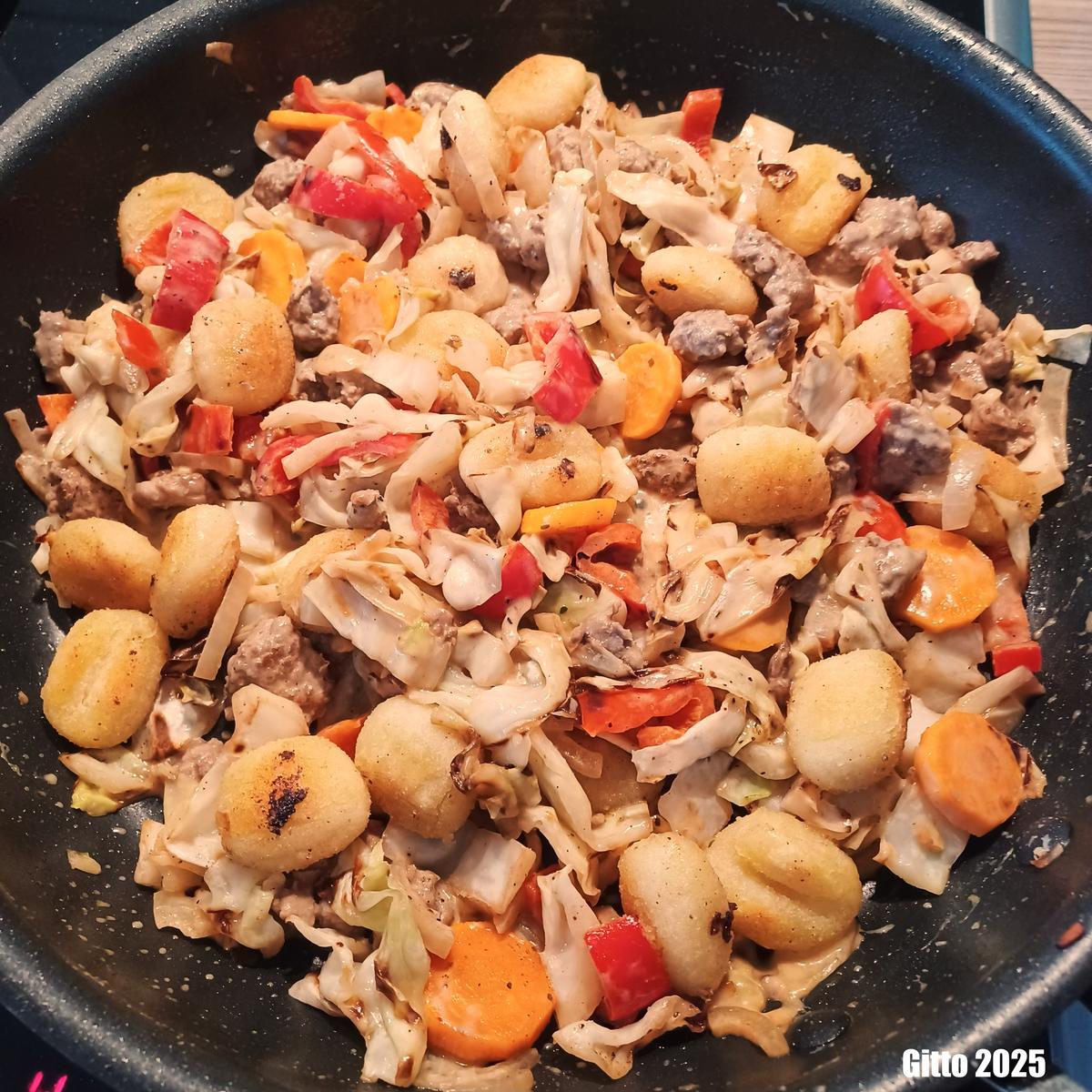 Spitzkohlpfanne mit Gnocchi - Rezept - Bild Nr. 17451