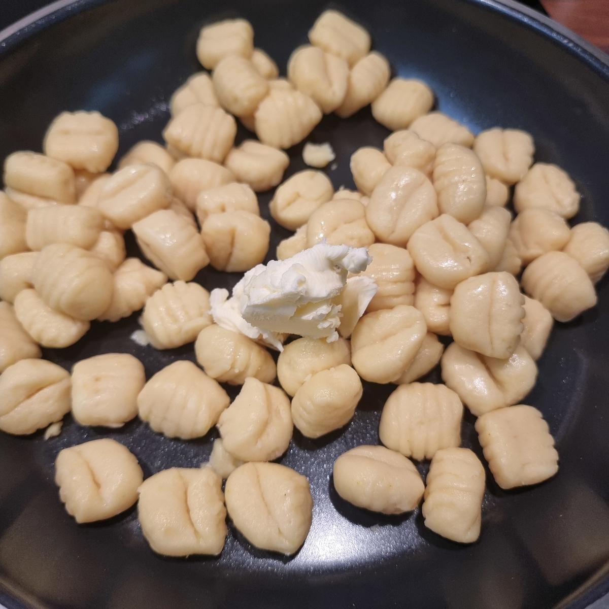 Gebratene Gnocchi mit Pfifferlingen und Ziegenkäse - Rezept - Bild Nr. 17445