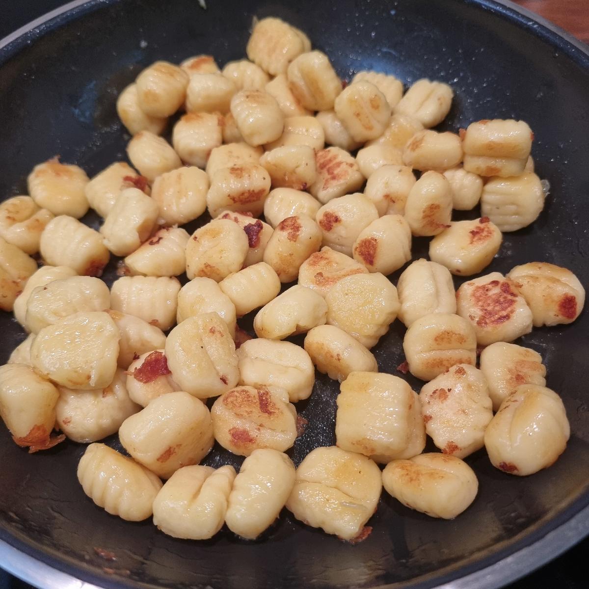 Gebratene Gnocchi mit Pfifferlingen und Ziegenkäse - Rezept - Bild Nr. 17446