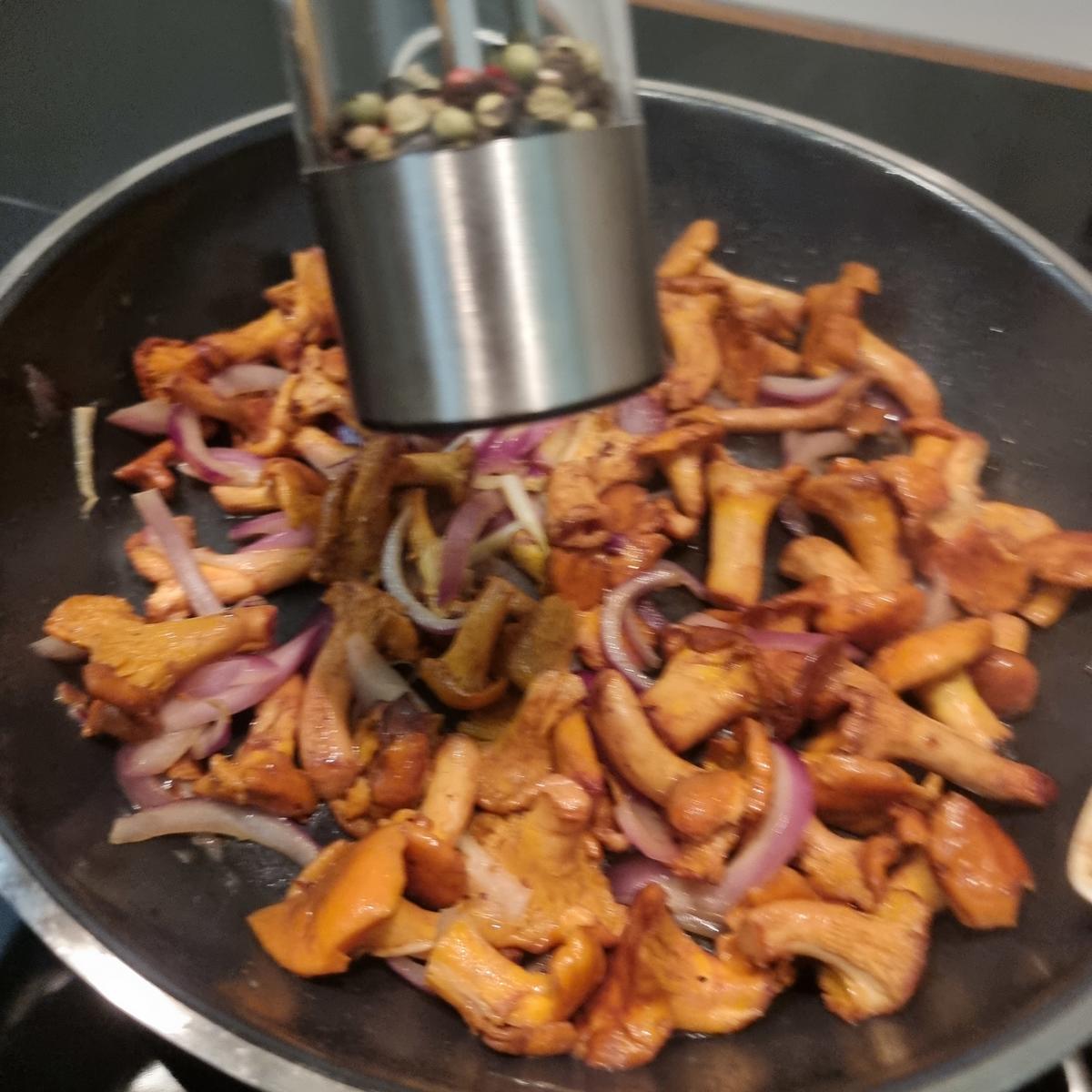 Gebratene Gnocchi mit Pfifferlingen und Ziegenkäse - Rezept - Bild Nr. 17452