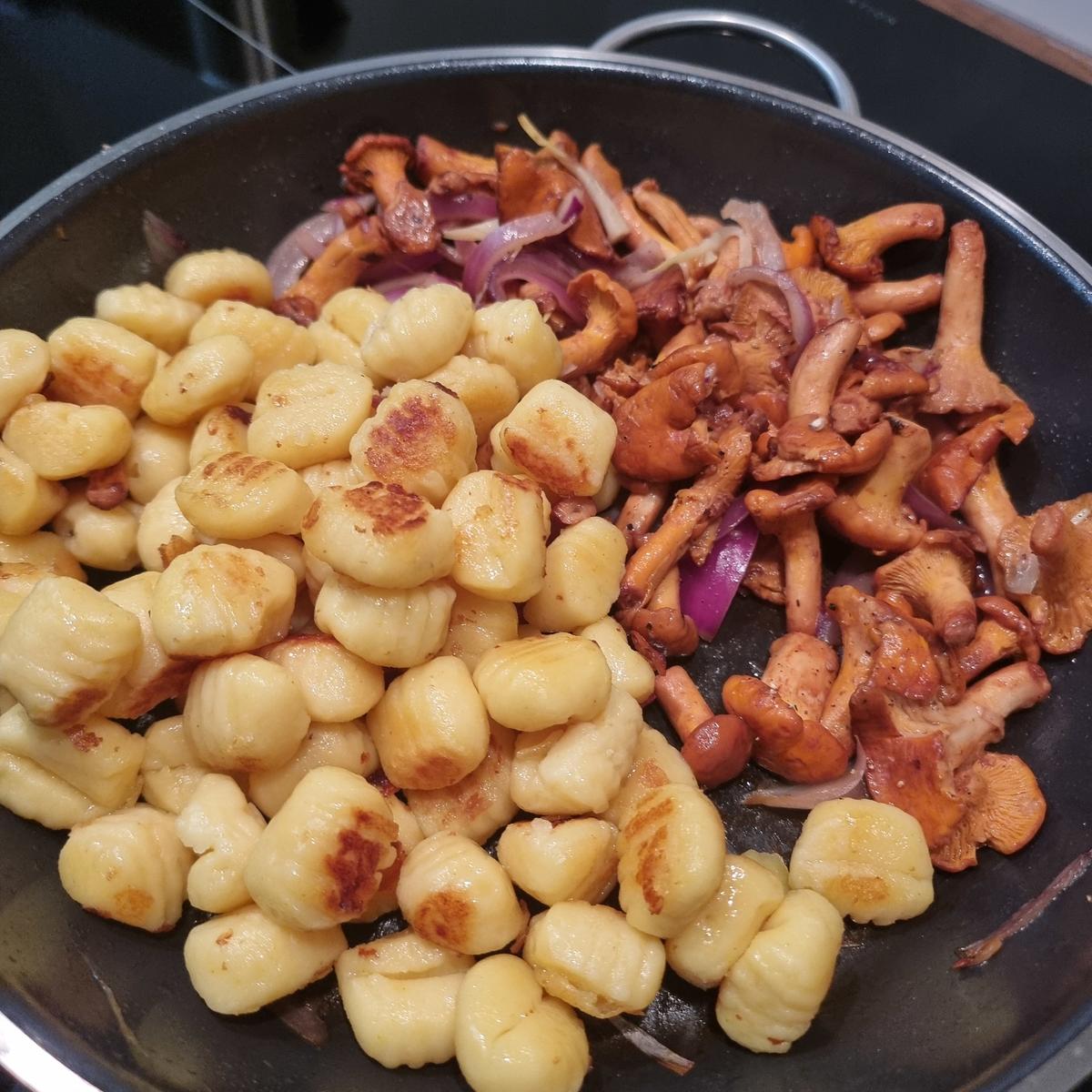 Gebratene Gnocchi mit Pfifferlingen und Ziegenkäse - Rezept - Bild Nr. 17454