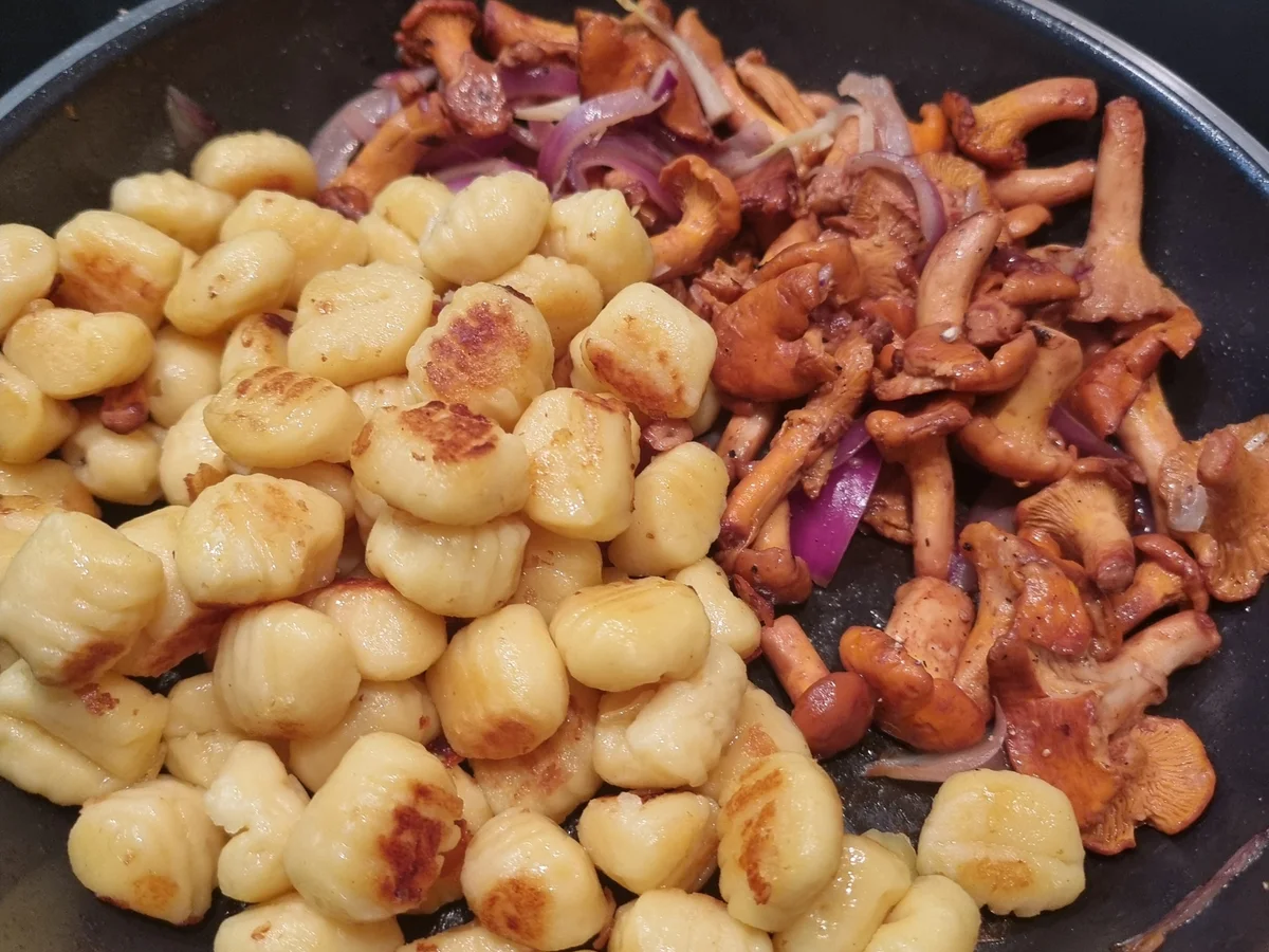 Rezept: Gebratene Gnocchi mit Pfifferlingen und Ziegenkäse Bild Nr. 17454 Gebratene Gnocchi mit Pfifferlingen und Ziegenkäse - Rezept - Bild Nr. 17454
