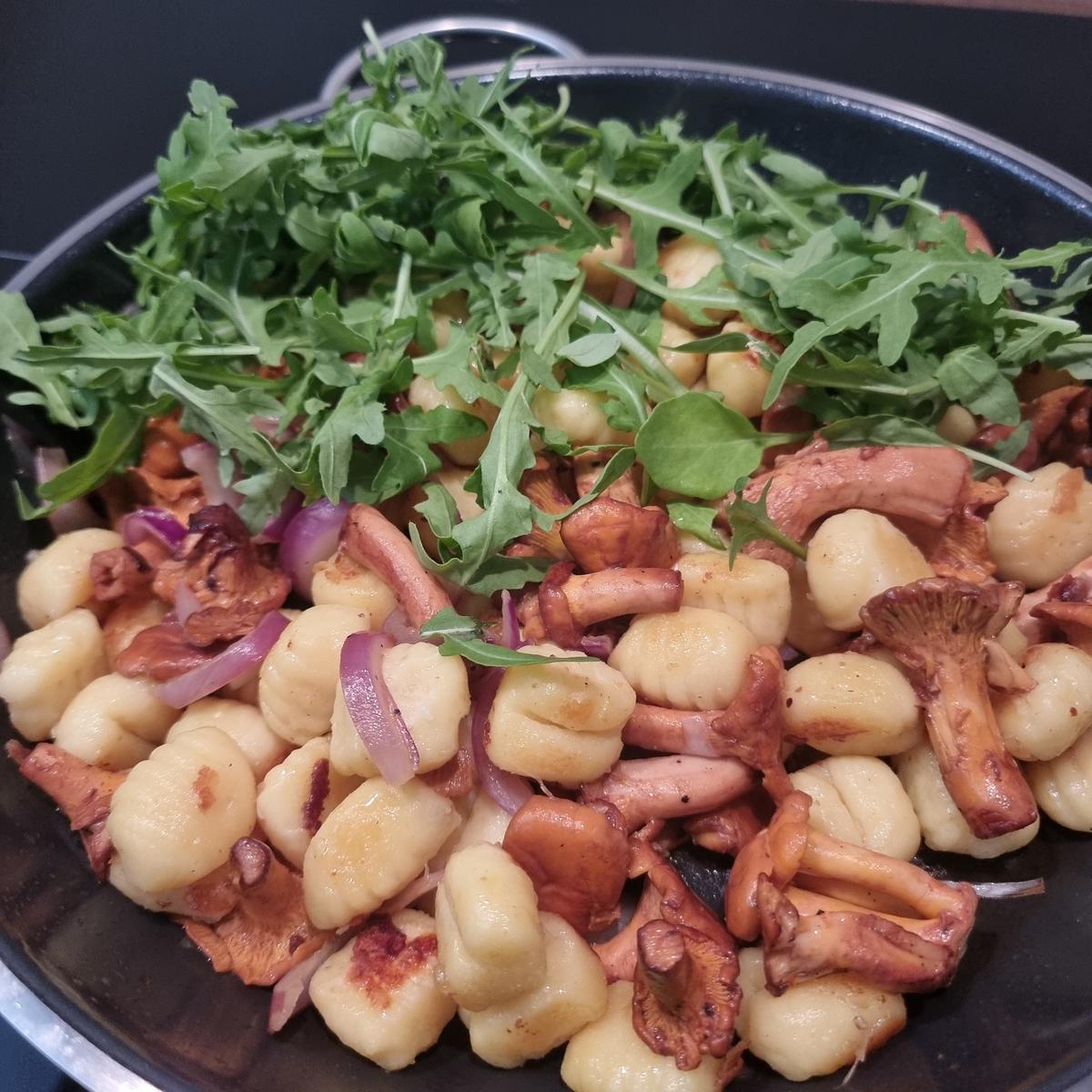 Gebratene Gnocchi mit Pfifferlingen und Ziegenkäse - Rezept - Bild Nr. 17455