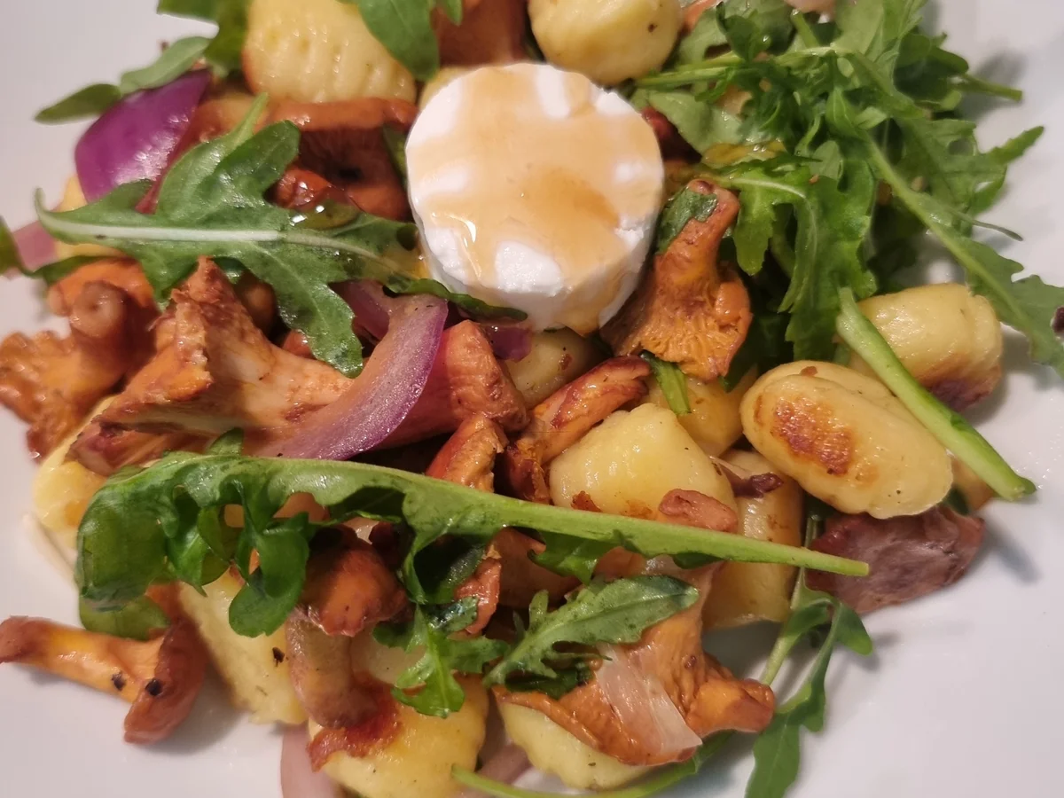 Rezept: Gebratene Gnocchi mit Pfifferlingen und Ziegenkäse Bild Nr. 17457 Gebratene Gnocchi mit Pfifferlingen und Ziegenkäse - Rezept - Bild Nr. 17457