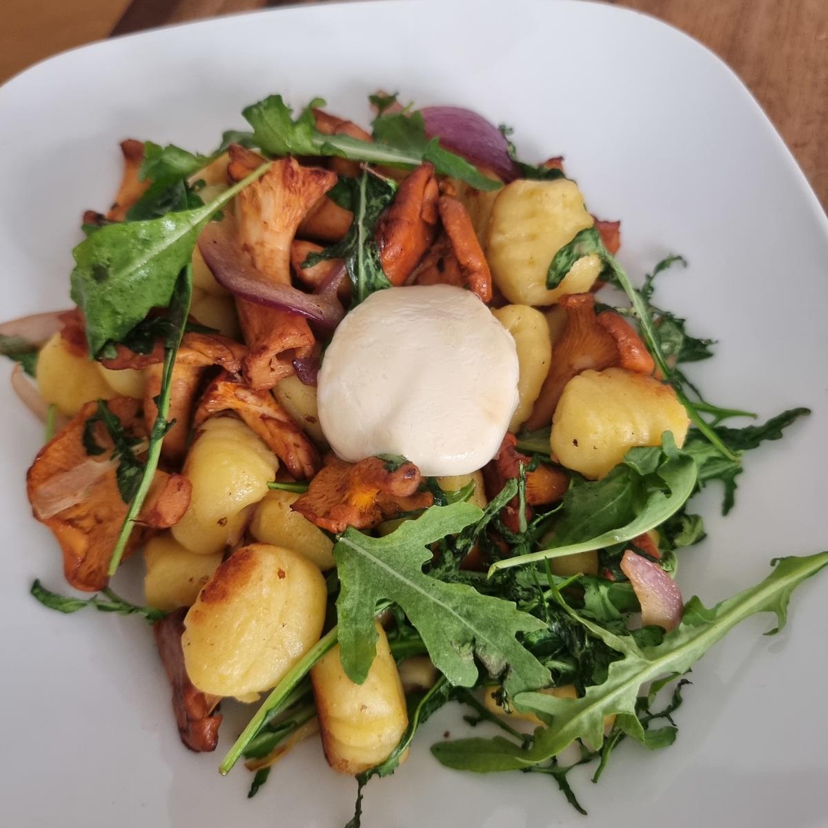 Gebratene Gnocchi mit Pfifferlingen und Ziegenkäse - Rezept - Bild Nr. 17458