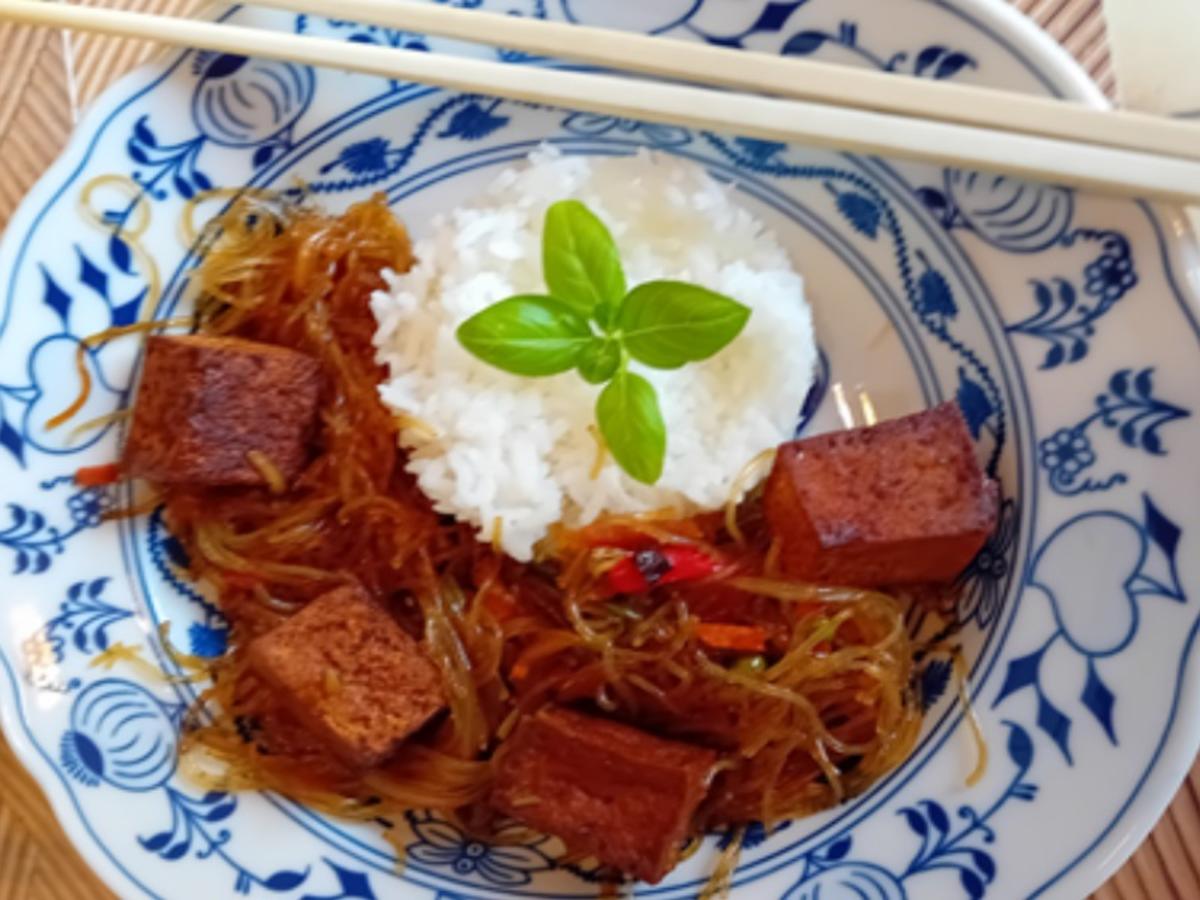 Rezept: Wok mit Gemüsemix, Glasnudeln, Tofu und Jasmin-Reis Bild Nr. 2 Wok mit Gemüsemix, Glasnudeln, Tofu und Jasmin-Reis - Rezept - Bild Nr. 2