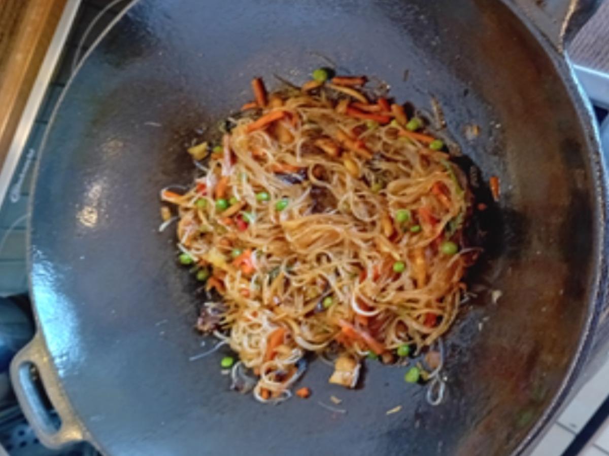 Wok mit Gemüsemix, Glasnudeln, Tofu und Jasmin-Reis - Rezept - Bild Nr. 11
