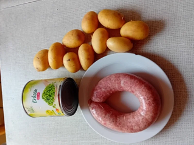 Eichsfelder Schwartenwurst mit Crème-Fraîche-Erbsen und Brat-Drillingen - Rezept - Bild Nr. 3