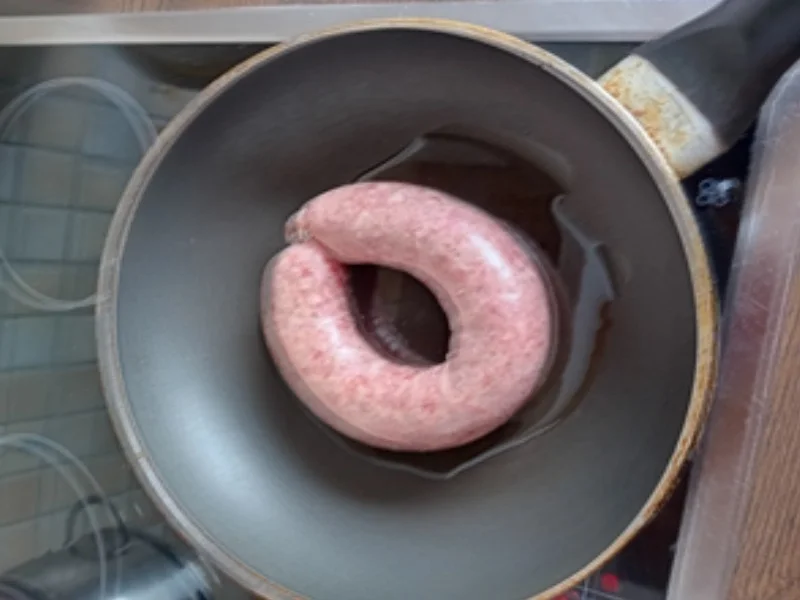 Eichsfelder Schwartenwurst mit Crème-Fraîche-Erbsen und Brat-Drillingen - Rezept - Bild Nr. 4