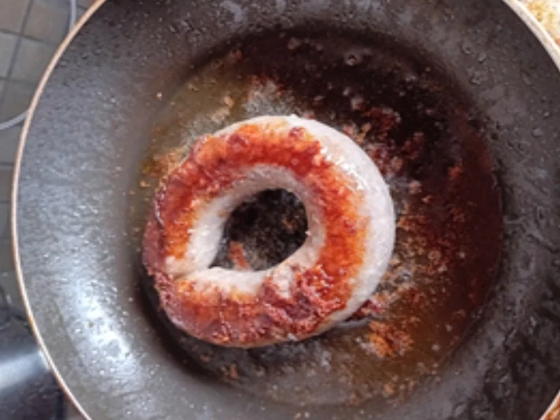 Eichsfelder Schwartenwurst mit Crème-Fraîche-Erbsen und Brat-Drillingen - Rezept - Bild Nr. 5