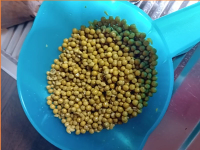 Eichsfelder Schwartenwurst mit Crème-Fraîche-Erbsen und Brat-Drillingen - Rezept - Bild Nr. 6