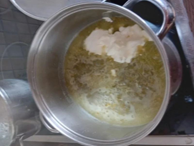 Eichsfelder Schwartenwurst mit Crème-Fraîche-Erbsen und Brat-Drillingen - Rezept - Bild Nr. 8