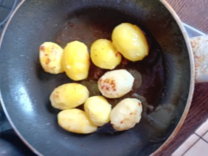 Eichsfelder Schwartenwurst mit Crème-Fraîche-Erbsen und Brat-Drillingen - Rezept - Bild Nr. 11