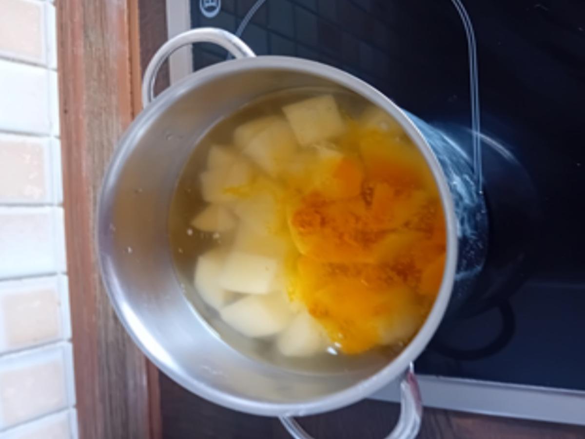 Krosse Fischstäbchen mit Curry-Sauerkraut und Kartoffelstampf - Rezept - Bild Nr. 17471