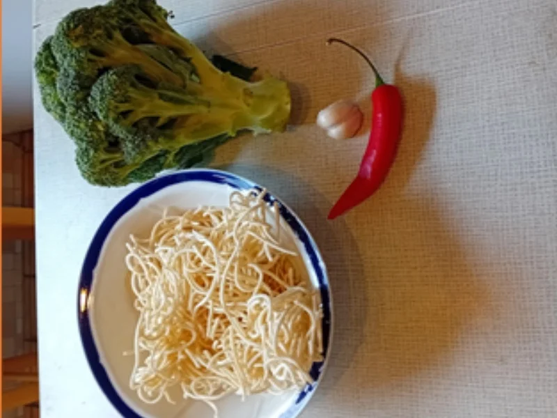 Nudeln nach Kanton-Art mit Brokkoli - Rezept - Bild Nr. 3