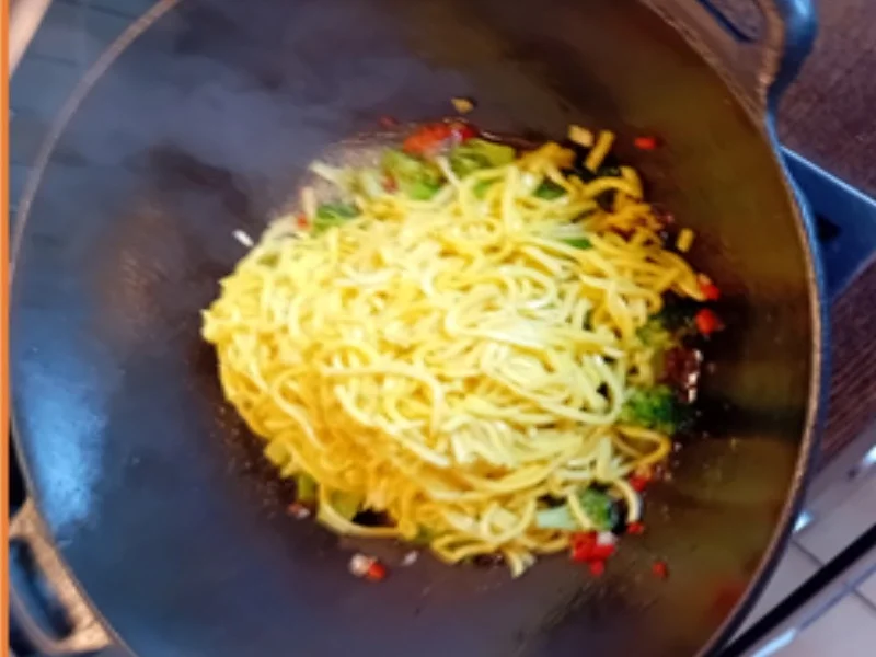 Nudeln nach Kanton-Art mit Brokkoli - Rezept - Bild Nr. 12