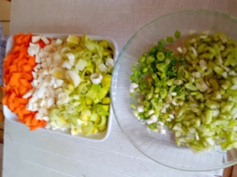 XXL-Suppe mit Gemüsemix, Hähnchenfleisch und Schnittnudeln - Rezept - Bild Nr. 4