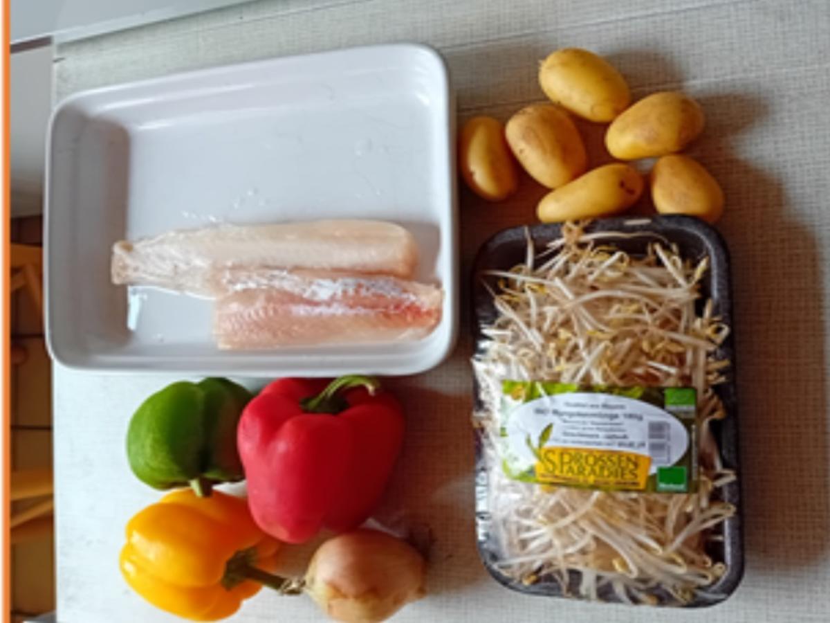 Alaska-Seelachsfilet gebraten mit Gemüsemix asiatischer Art und Drillingen - Rezept - Bild Nr. 17456