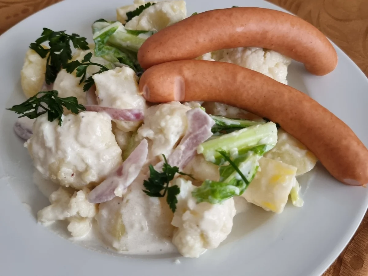 Kartoffel-Blumenkohl-Gemüse mit Geflügel-Wiener-Würstchen - Rezept - Bild Nr. 17455