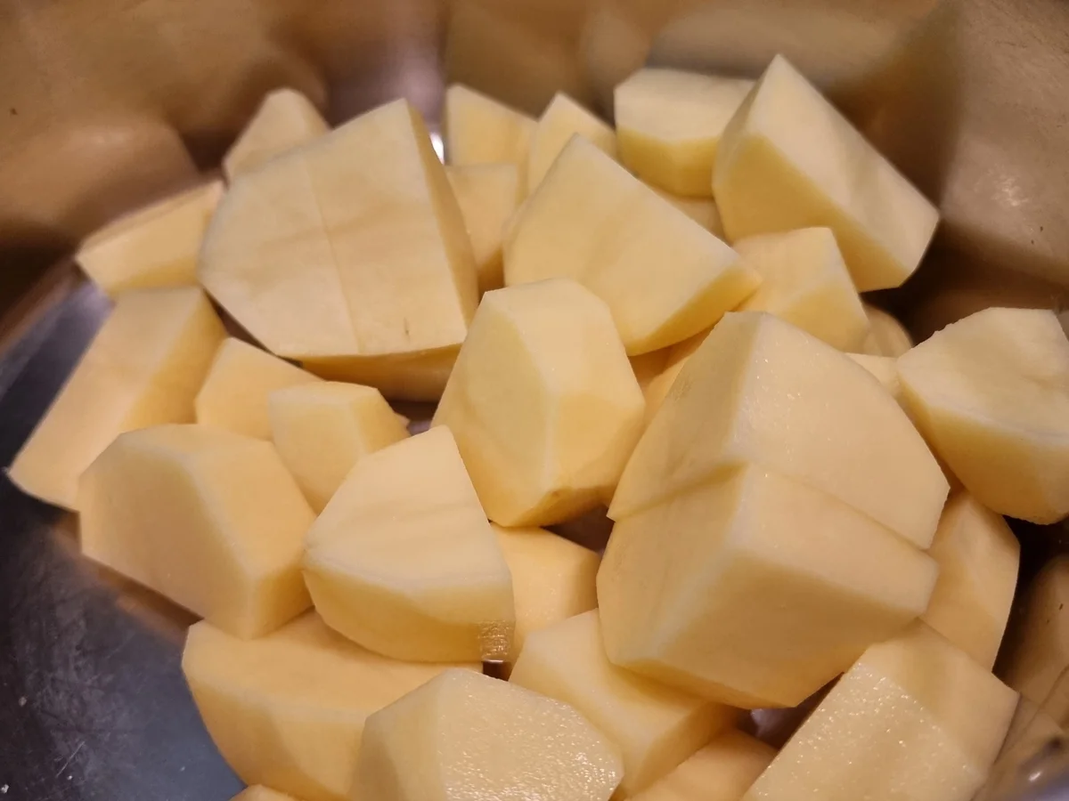 Kartoffel-Blumenkohl-Gemüse mit Geflügel-Wiener-Würstchen - Rezept - Bild Nr. 17457