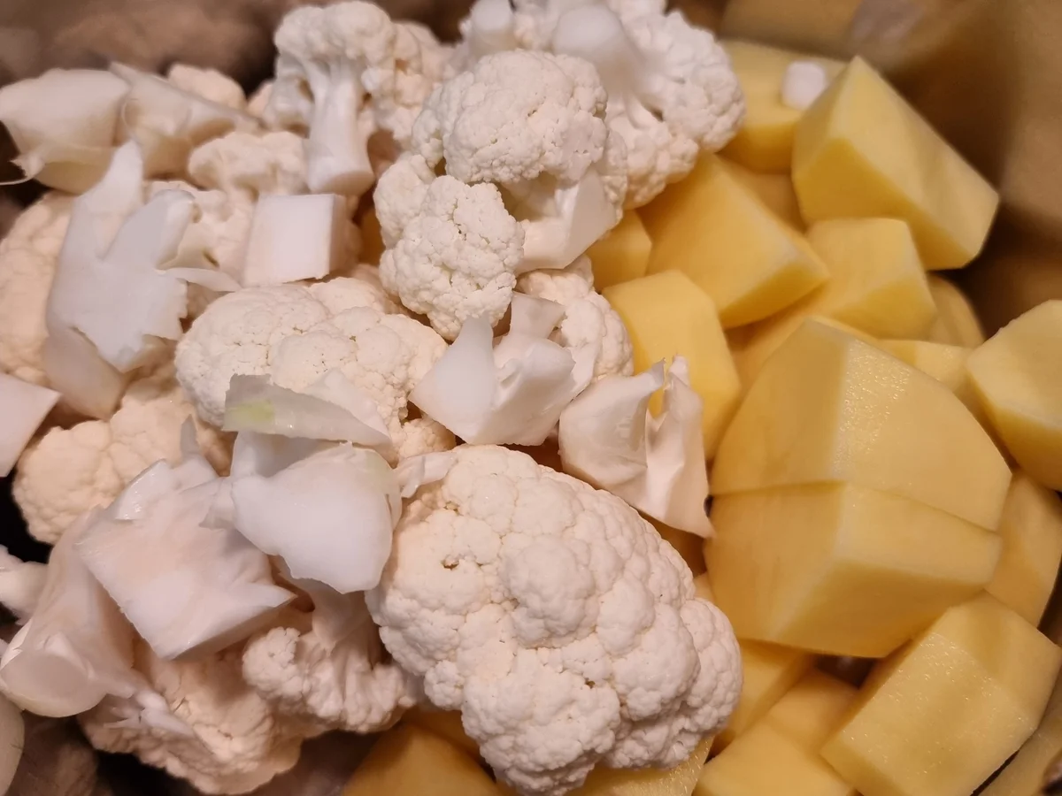 Kartoffel-Blumenkohl-Gemüse mit Geflügel-Wiener-Würstchen - Rezept - Bild Nr. 17458