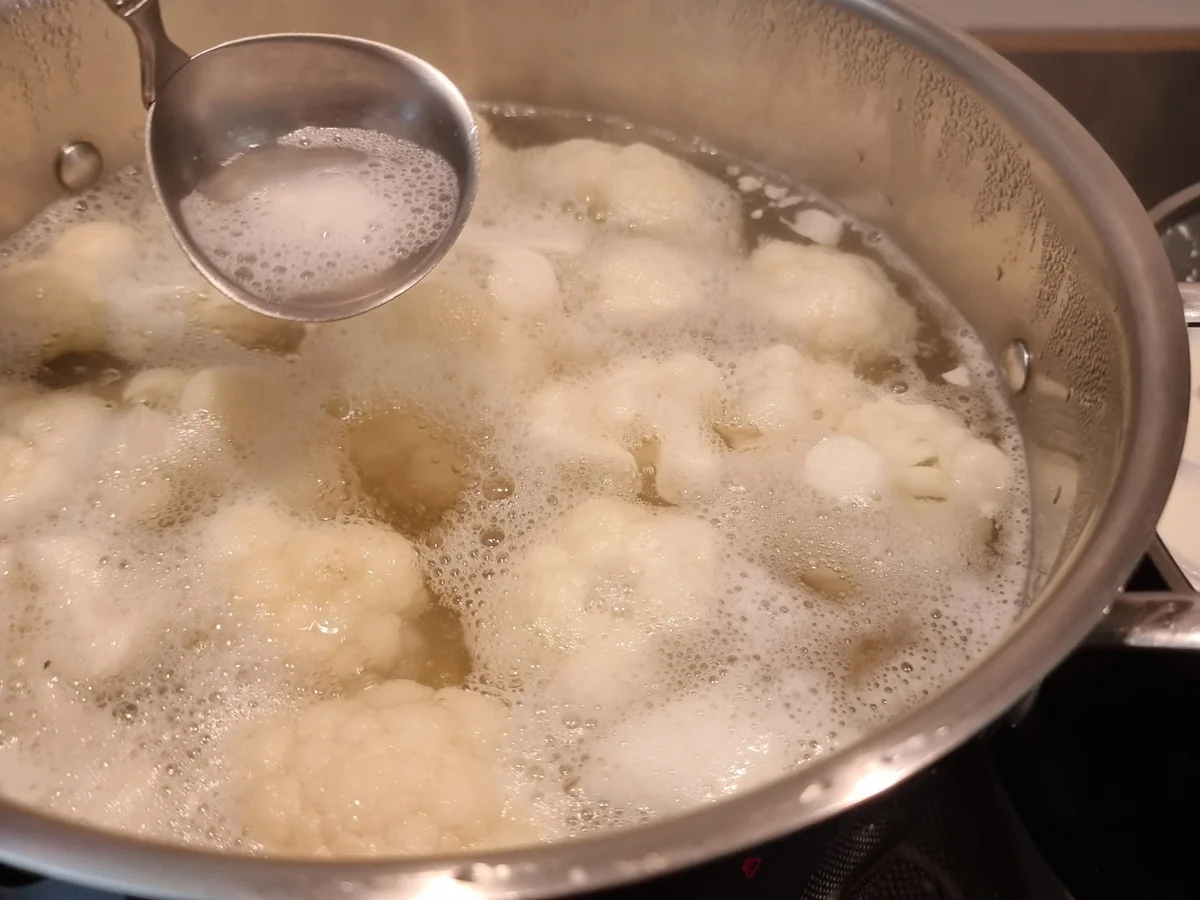 Kartoffel-Blumenkohl-Gemüse mit Geflügel-Wiener-Würstchen - Rezept - Bild Nr. 17462