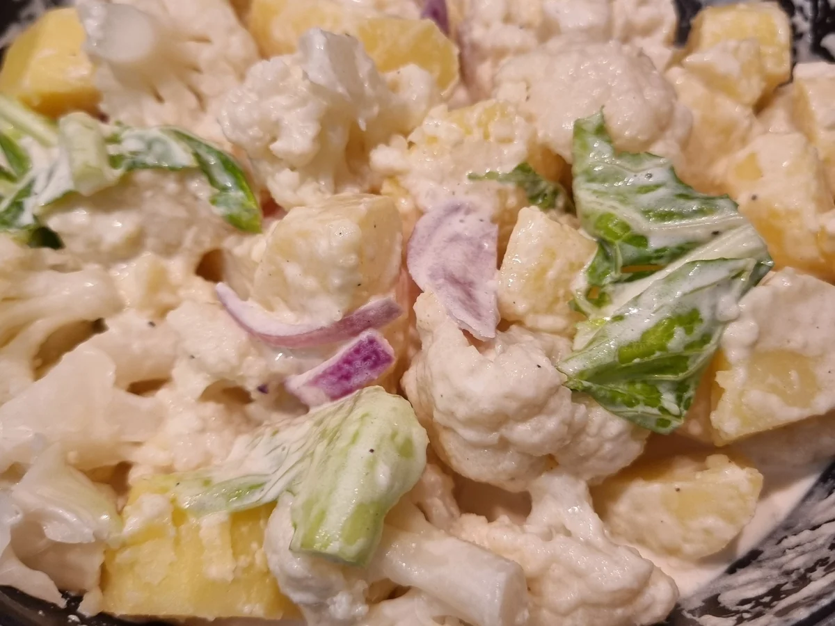 Kartoffel-Blumenkohl-Gemüse mit Geflügel-Wiener-Würstchen - Rezept - Bild Nr. 17468