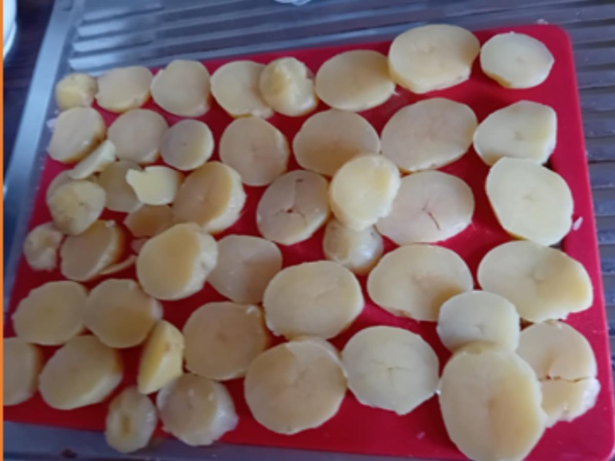 Heringsfilets in Sahnesauce mit herzhaften Bratkartoffeln und Gewürzgurke - Rezept - Bild Nr. 7