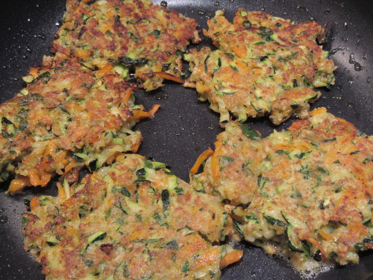 Rezept: Zucchini-Bratlinge Bild Nr. 17461 Zucchini-Bratlinge - Rezept - Bild Nr. 17461