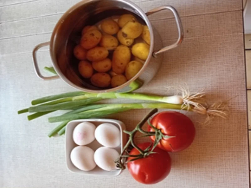 Tomaten mit pfannengerührten Eiern und Mini-Pellkartoffeln - Rezept - Bild Nr. 3