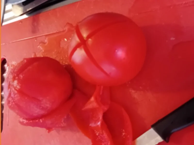 Tomaten mit pfannengerührten Eiern und Mini-Pellkartoffeln - Rezept - Bild Nr. 4