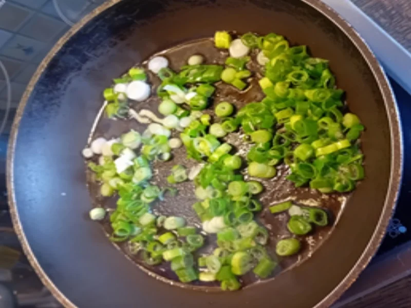 Tomaten mit pfannengerührten Eiern und Mini-Pellkartoffeln - Rezept - Bild Nr. 9