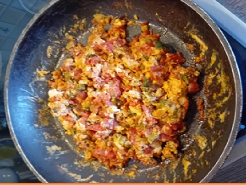 Tomaten mit pfannengerührten Eiern und Mini-Pellkartoffeln - Rezept - Bild Nr. 13